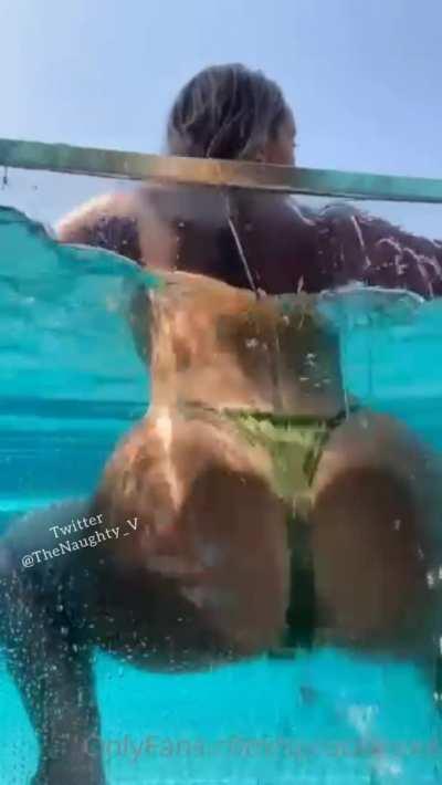 Amateur GIF by valerie_rosee